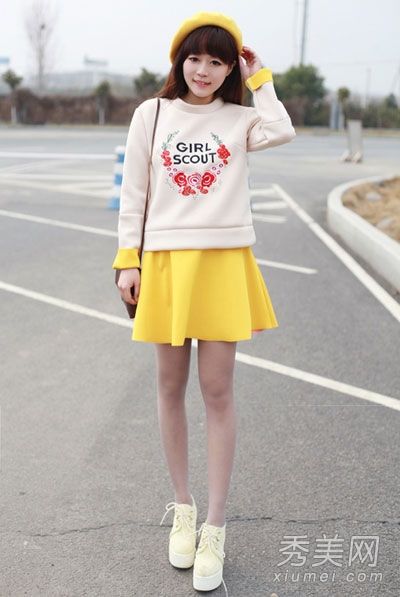 短裙高领连衣裙