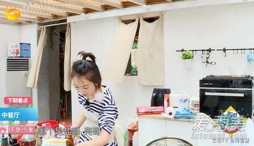 中国餐馆第七期周东宇耳环是什么品牌的?