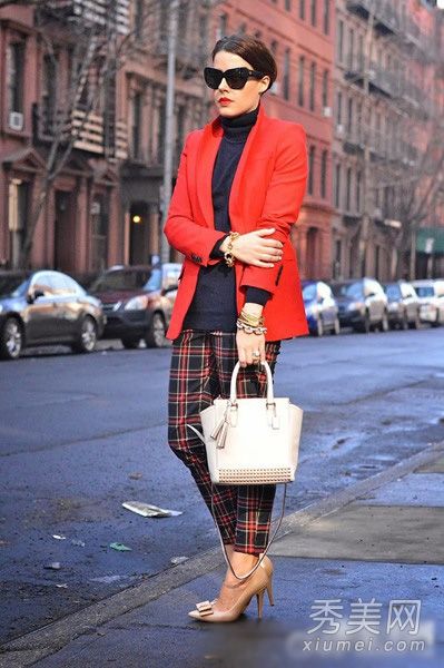 小套装+高跟鞋显高挑苗条，更显女人味