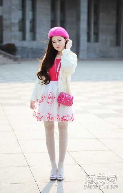 人们喜欢花裙子和羊毛衫到底