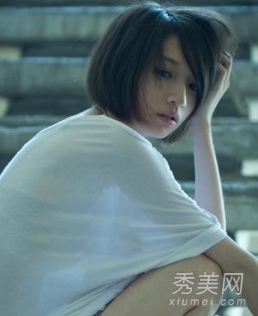 清瘦面容九月女学生短发造型