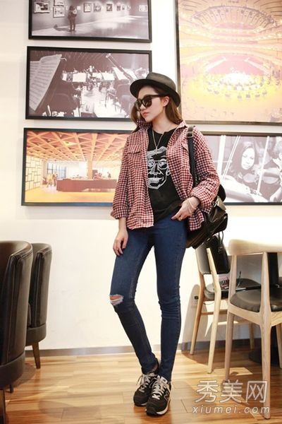 当穿在外套里时,春季时装衬衫既舒适又年轻。