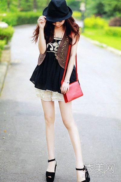 梨形的穿衣技巧裙子t恤+短裤隐藏臀部显瘦