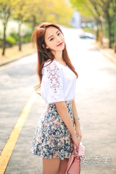 蕾丝衬衫浪漫而温柔,打造春天的淑女风格