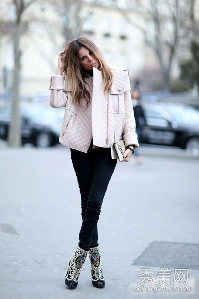 短外套搭配紧身裤春装是最时尚的搭配