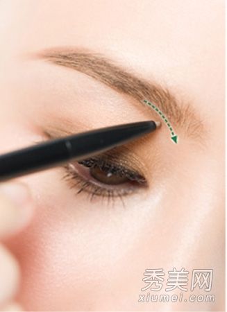 阐述了日本化妆品的4个基本眉毛塑造步骤