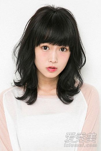 冬季发型需要“热身”。16种烫发发型值得一试。