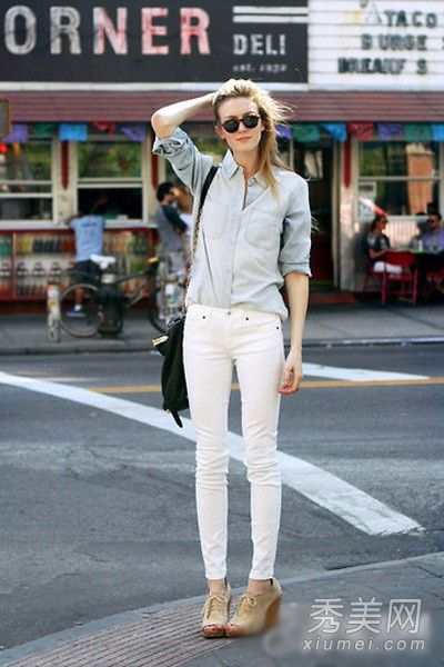 提前看看衬衫的搭配；裤子和裙子搭配既实用又简单。