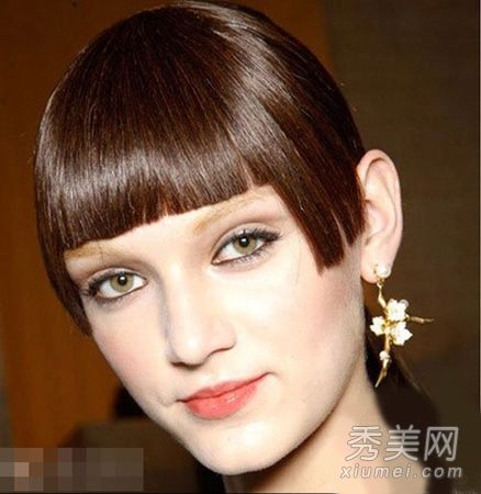 2012年萍萍锅头几何线条颠覆时尚