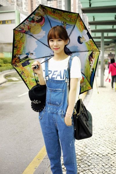 腰带和甜美的裙子可以减少年龄