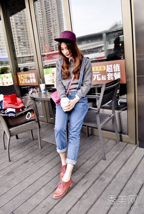 春季流行趋势与束带裤的时尚活力相匹配，可降低年龄。