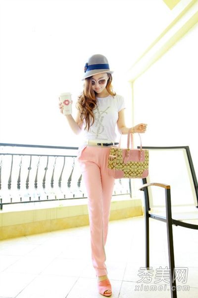 瘦腿。初夏展示高色彩铅笔裤