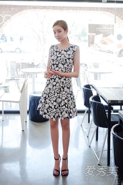 初夏印花裙一定很浪漫