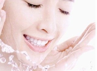 用肥皂洗脸可以吗？用肥皂或洗面奶洗脸更好吗？