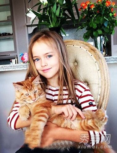 俄羅斯9歲的模特變得受歡迎，金發碧眼的超級蘿莉
