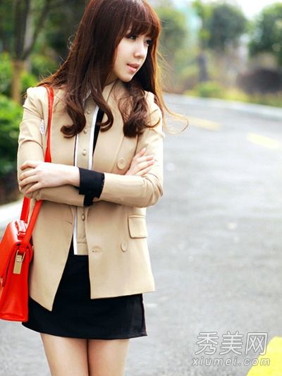 韩国版的西装和夹克必须巧妙搭配,优雅干练。