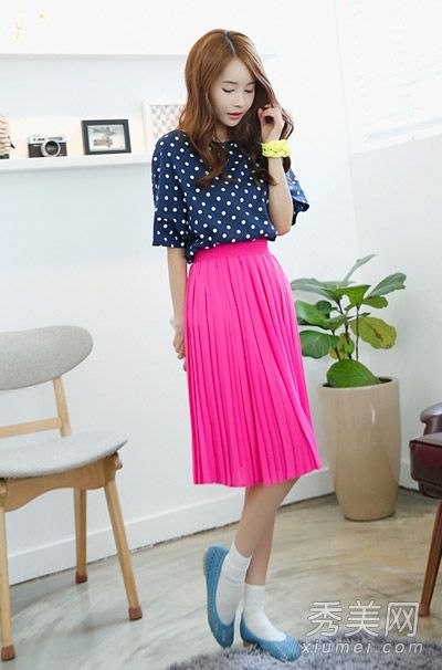 穿着宽松上衣和长裙的胖子看起来更苗条。