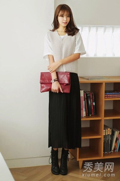 半身裙的针织毛衣即使很短也可以更高。