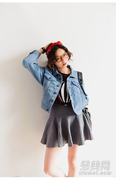 为了舒适和增加身高，春天最好穿t恤和短裙。