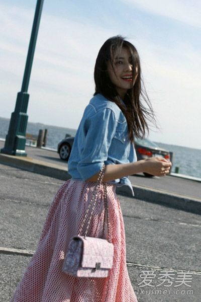 高圆圆的全智贤女演员展示牛仔组合