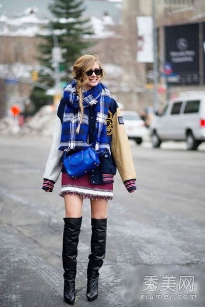 这个小个子男人必须在春天学会n种棒球外套的搭配。