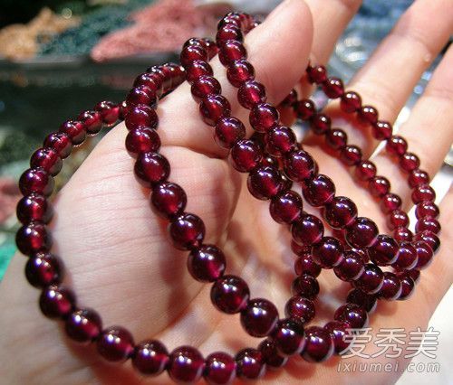 几个最好的石榴石手镯坏了?这意味着什么