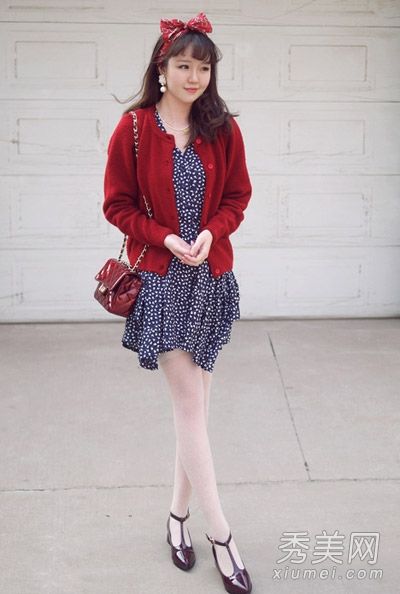 春季最省心的组合是针织开衫+裙子，超级漂亮。