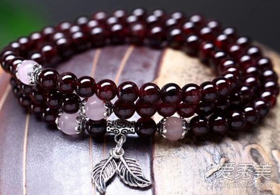 石榴石手镯可以用来洗澡吗？