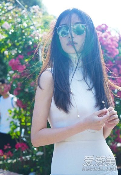 张雨绮妮妮的女明星在街头摄影时戴什么太阳镜