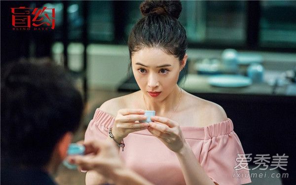 蒋欣夏天戴的手镯是什么牌子的?对蒋欣的同一个手镯品牌视而不见