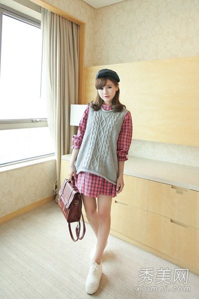 服装、帽子、各种搭配都是外国风格。