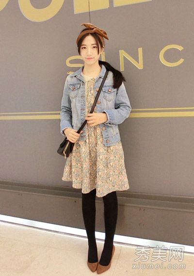 牛仔夹克,搭配复古小清新风格的连衣裙