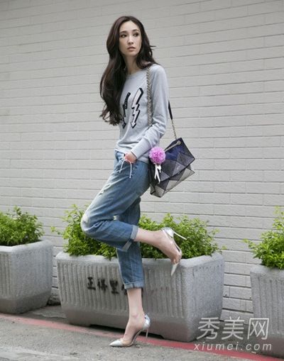 吴佩慈夏季街头拍摄示范打底裤显瘦显高