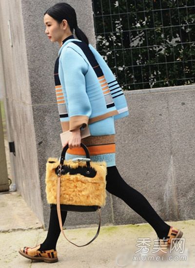 早春时去掉暗淡明亮的颜色更时尚。