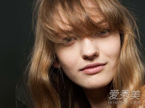 林永安·郭采洁在《换刘海》中展示了不同的气质