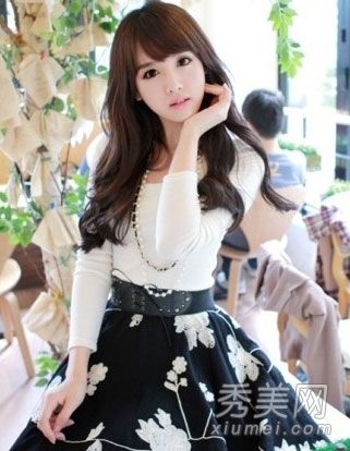 气质自然的直发卷发秋天最漂亮