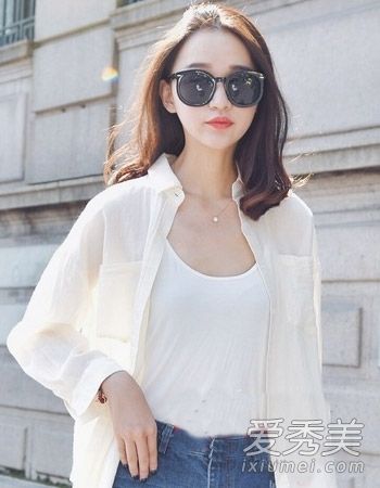 初秋剪齐肩烫发结合自然女神