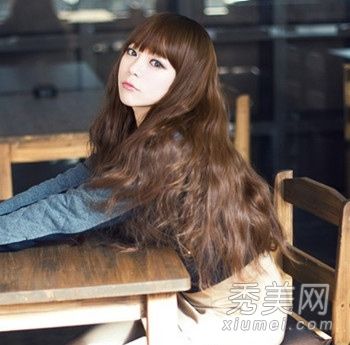 流行韩式长卷发转化为气质美