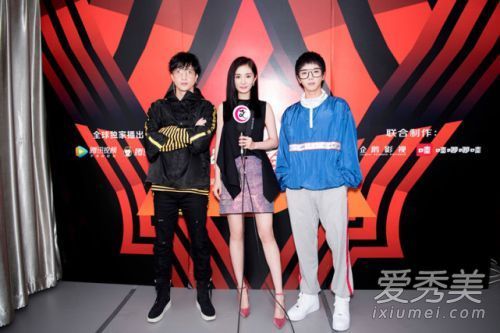 明天的儿子杨蜜是什么牌子的高跟鞋?杨蜜的高跟鞋怎么样