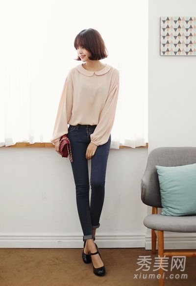 裤腿长的杀手衬衫搭配牛仔裤既时尚又高