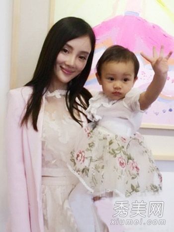 爸爸回来了,亲爱的。可爱的短发