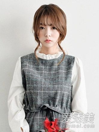 在浪漫的七夕约会季节,女士们将学会举止得体。