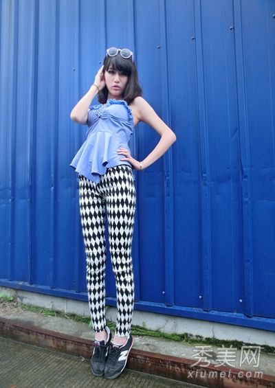t恤和裤子是夏天最简单、最时尚的穿着方式。