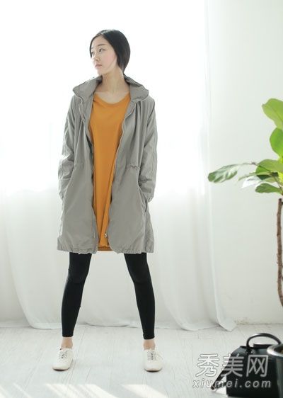 春季风衣，搭配连衣裙，帅气、优雅、女性化。