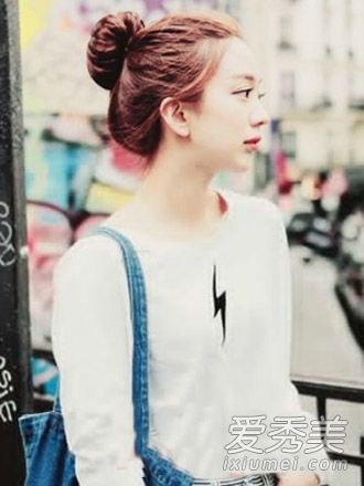 夏天流行的女孩发型清新、甜美、多变。