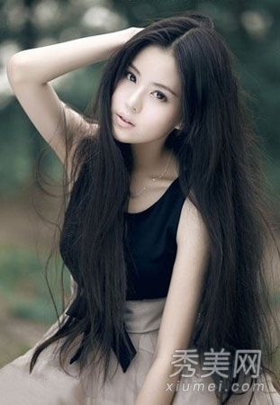 最新的纯直发解释了无尽的魅力。