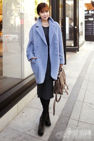 外套和裙子很可爱，女王可以随意更换。