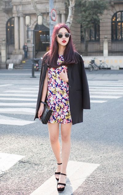 你想成为钱？先学习外套+连衣裙和韩系的搭配