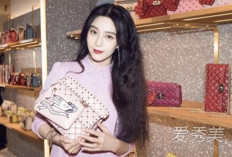 2017华伦天奴七夕限量手袋官方网站有多漂亮？