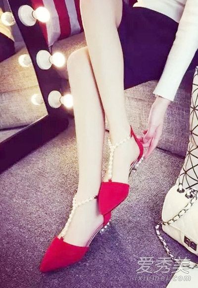 2015年的新款凉鞋之一永远是你的最爱。